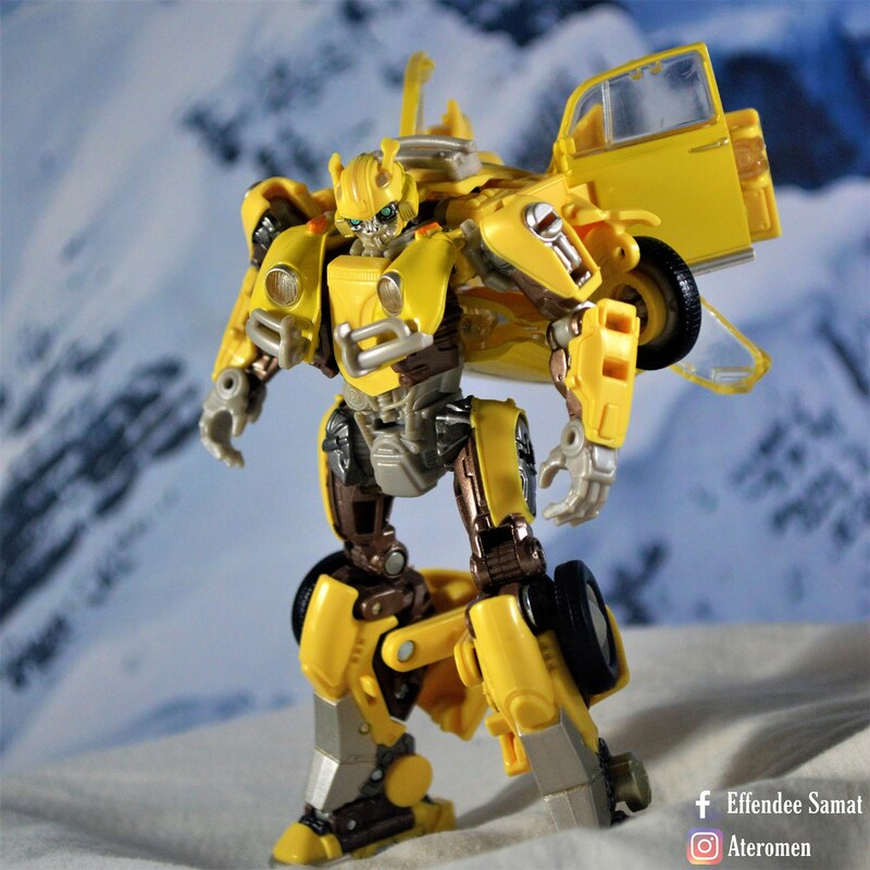 Transformers Premium Finish SS-01 Bumblebee In-Hand Images by